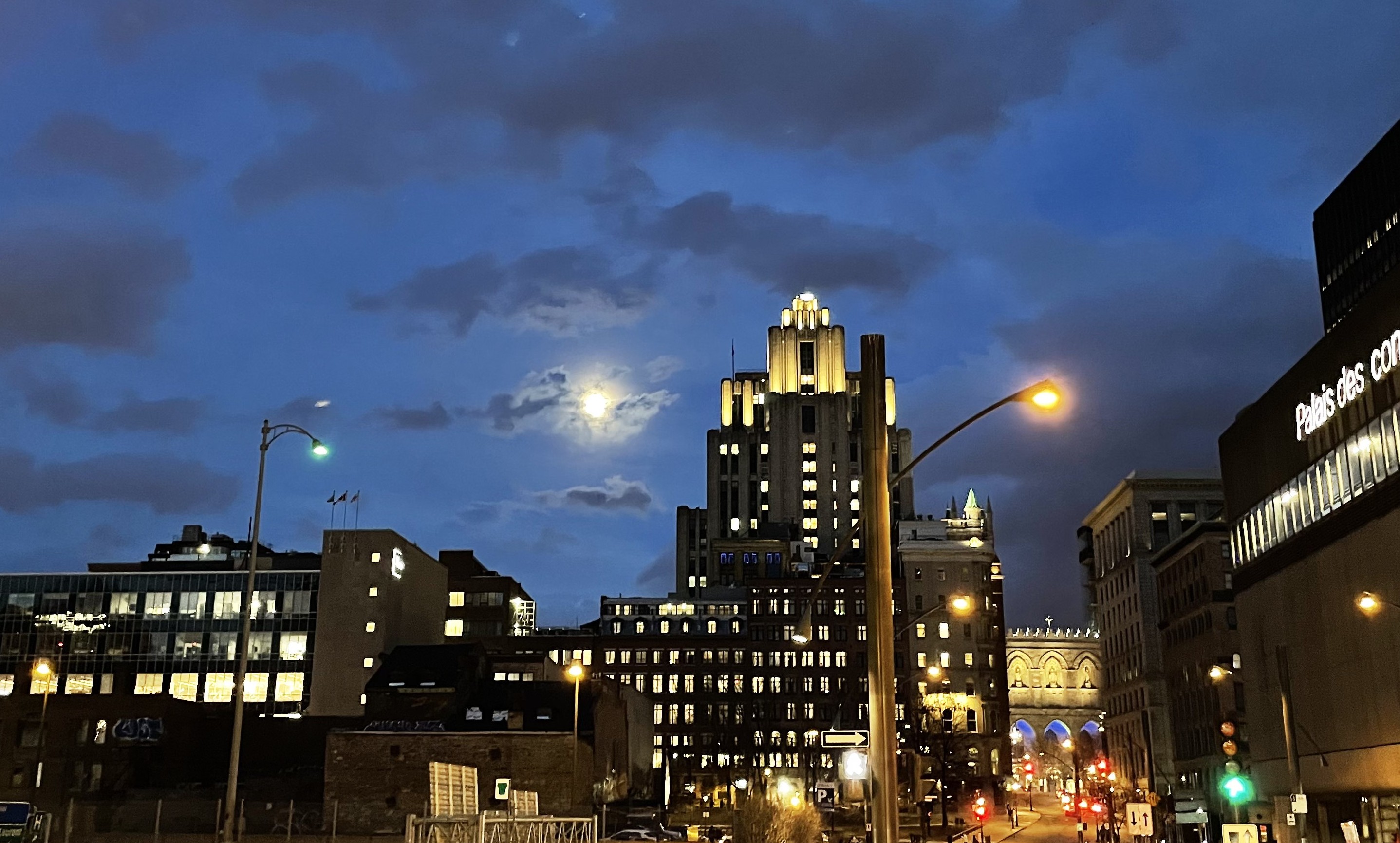 old-montreal-night